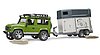 Land Rover Defender con remolque de caballos