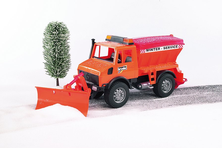 02572 MB Unimog winter service with snow plough