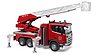Autocarro pompieri Scania Super 560R con scala girevole, pompa dell'acqua e modulo Light + Sound