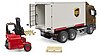 Camion UPS Logistica Scania Super 560R con carrello elevatore