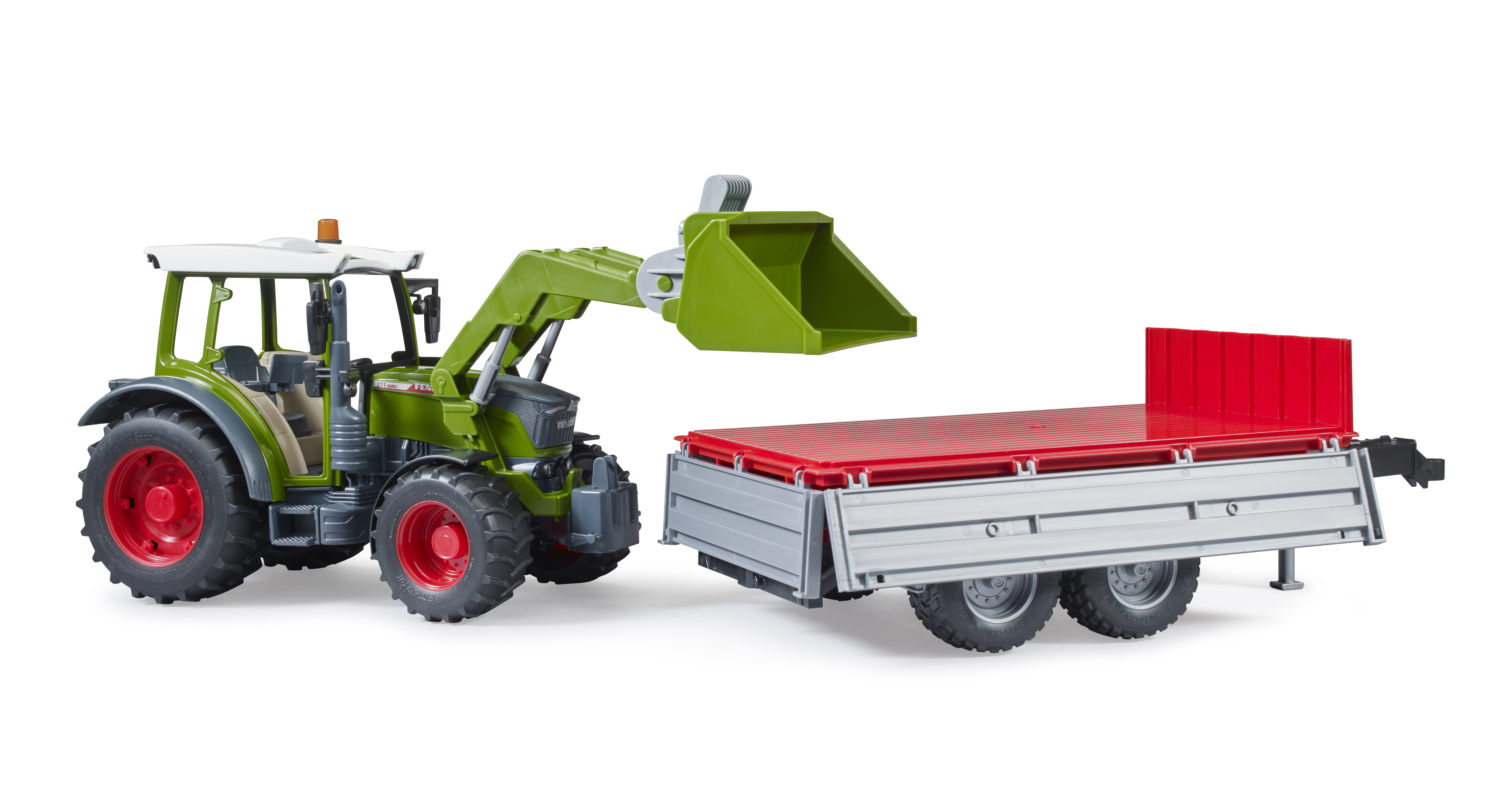 Fendt Vario 211 con cargador y remolque