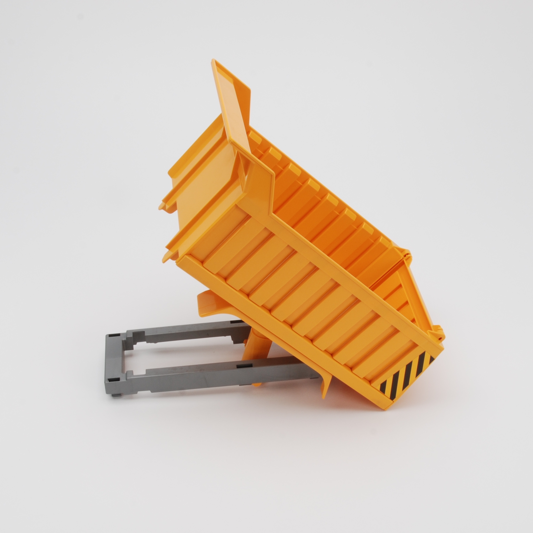 Tipping trough for lorry