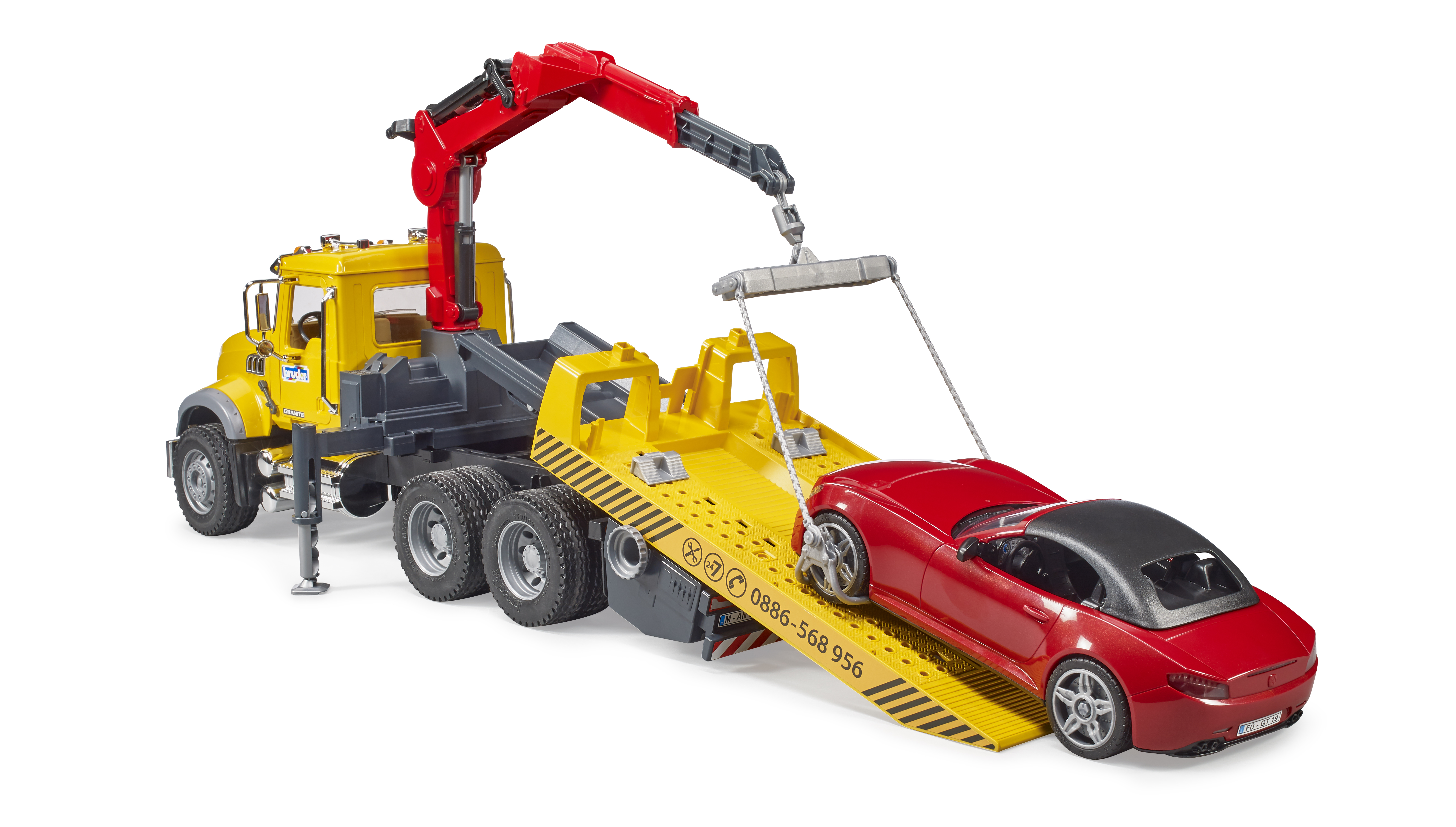 MACK Granite Abschlepp LKW mit BRUDER Roadster