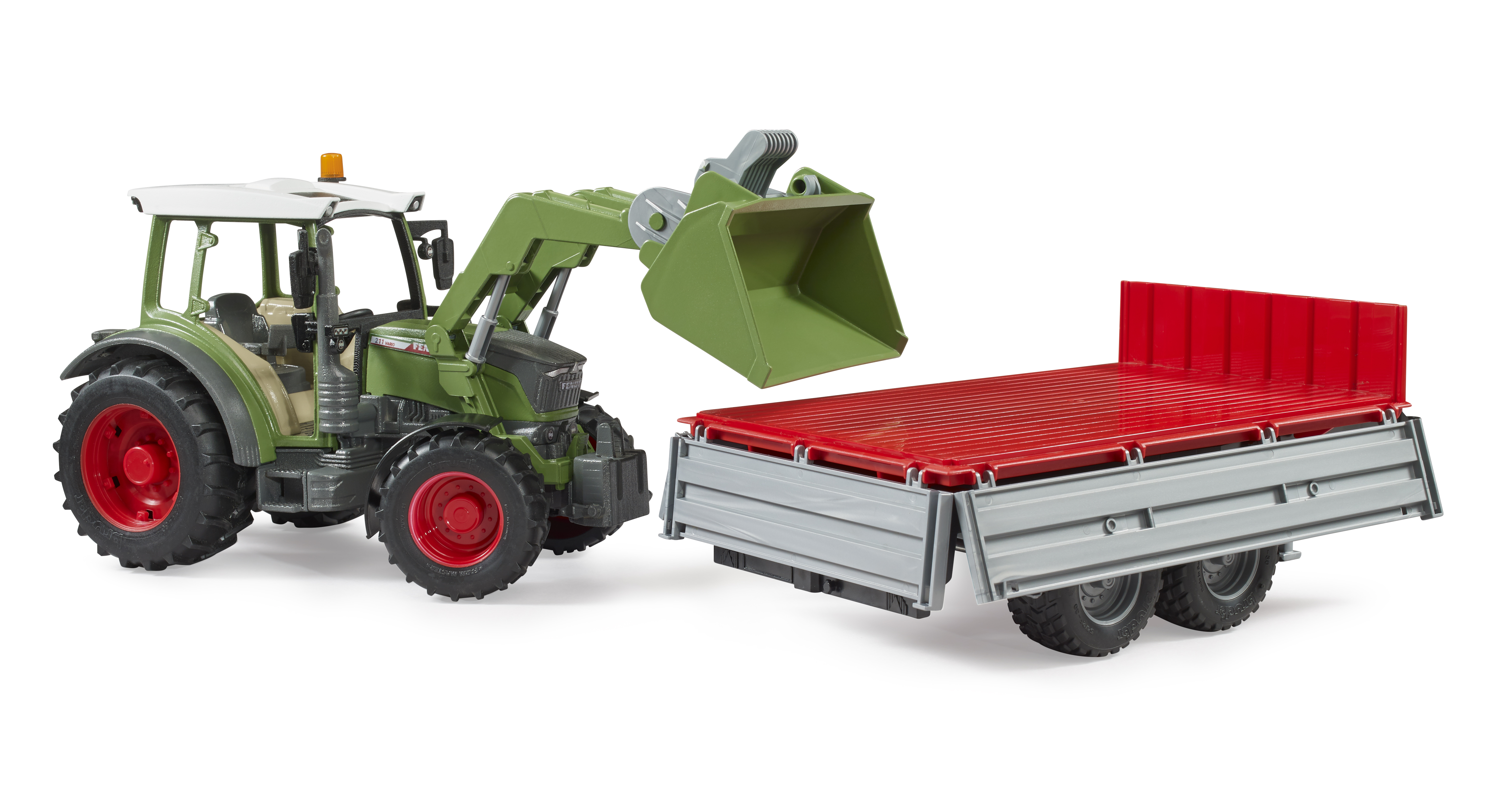 Fendt Vario 211 con cargador y remolque