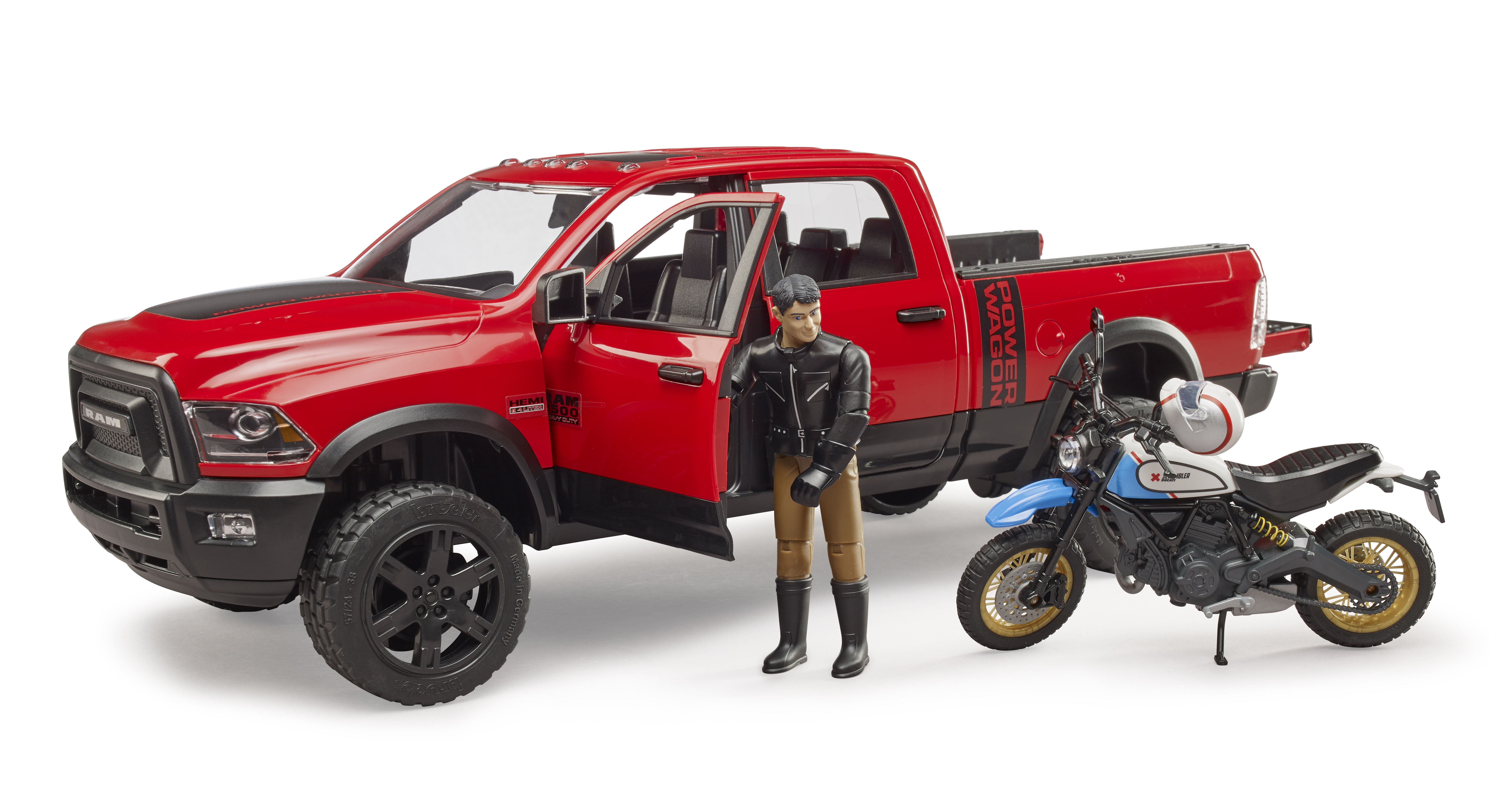 RAM 2500 Power Wagon mit  Ducati Desert Sled und Fahrer