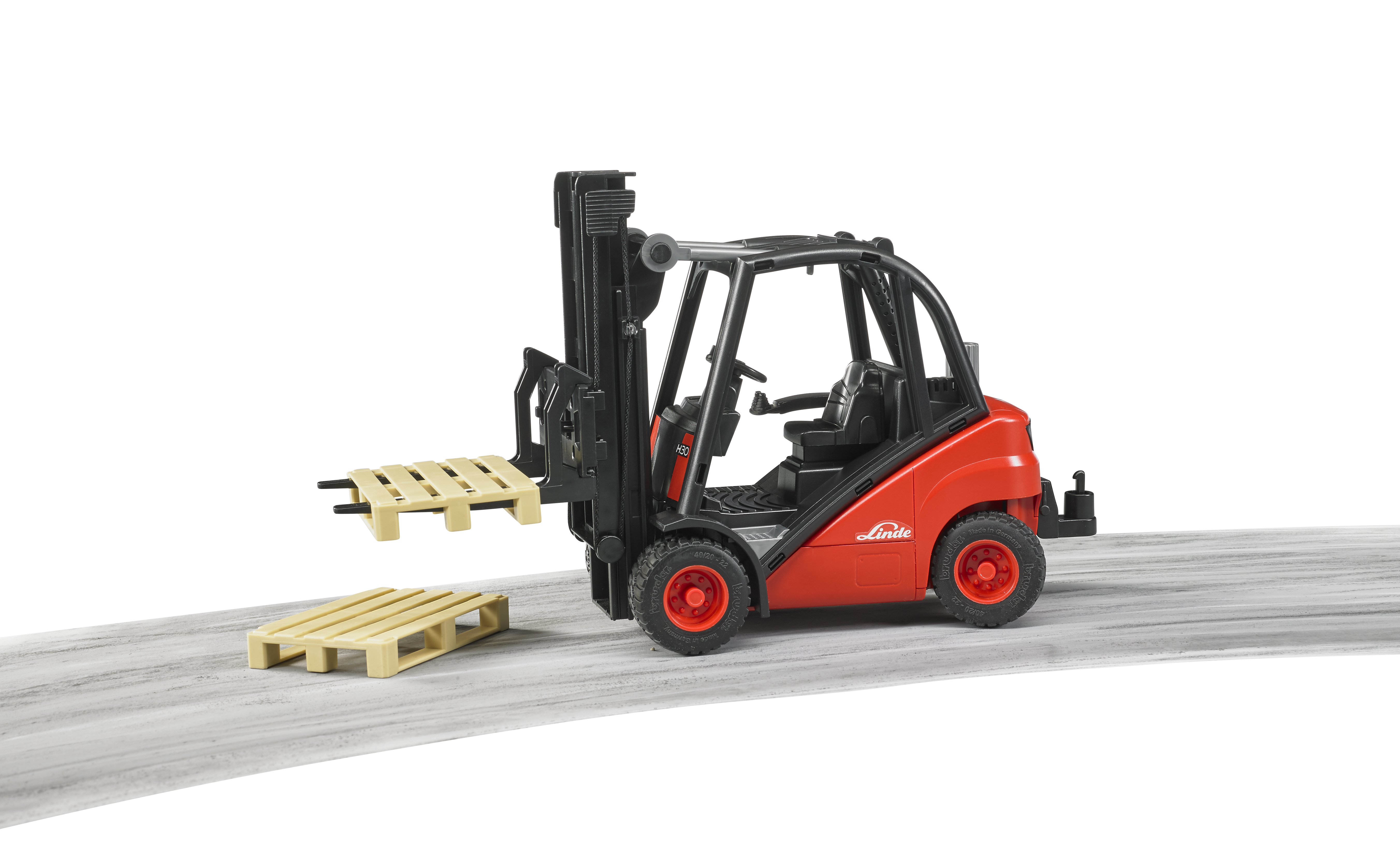 Linde Gabelstapler H30D mit Anhängerkupplung und 2 Paletten