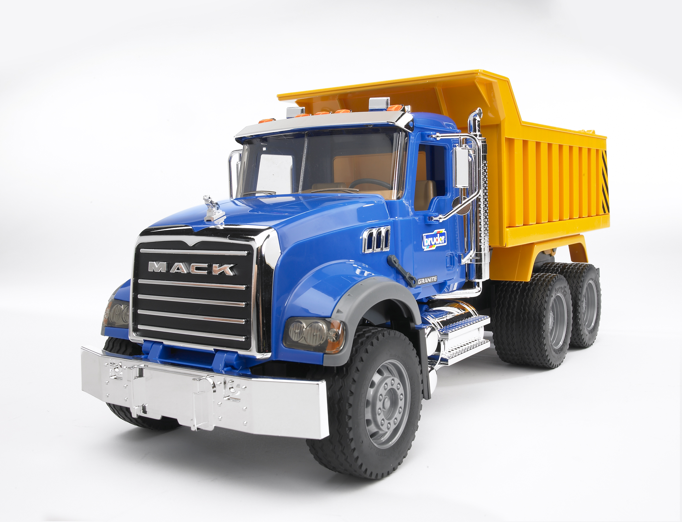 MACK Granite LKW mit Kippmulde MACK Granite LKW mit Kippmulde