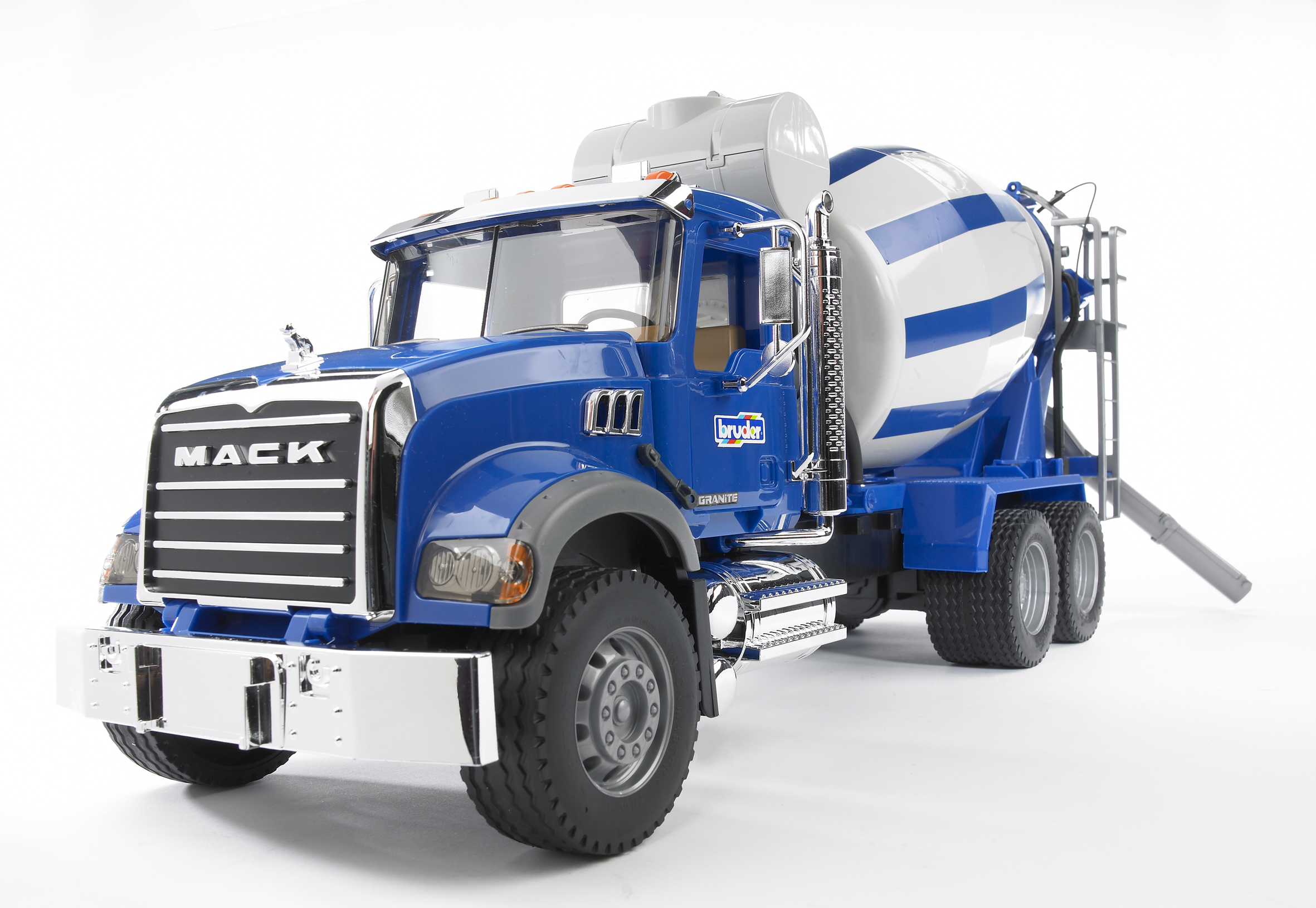 MACK Granite Cement mixer MACK Granite Cement mixer