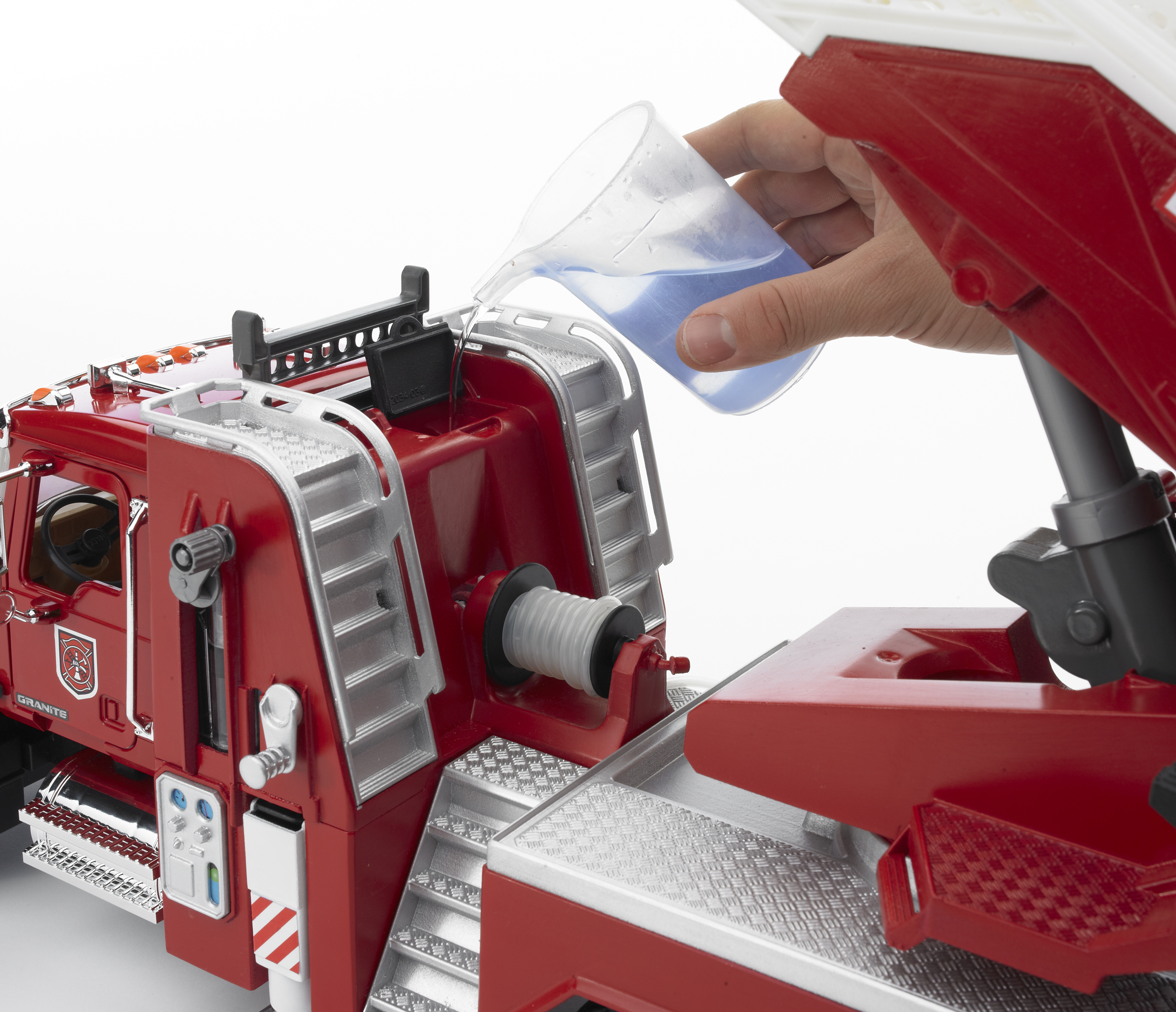 MACK Granite Feuerwehrleiterwagen mit Pumpe MACK Granite Feuerwehrleiterwagen mit Pumpe