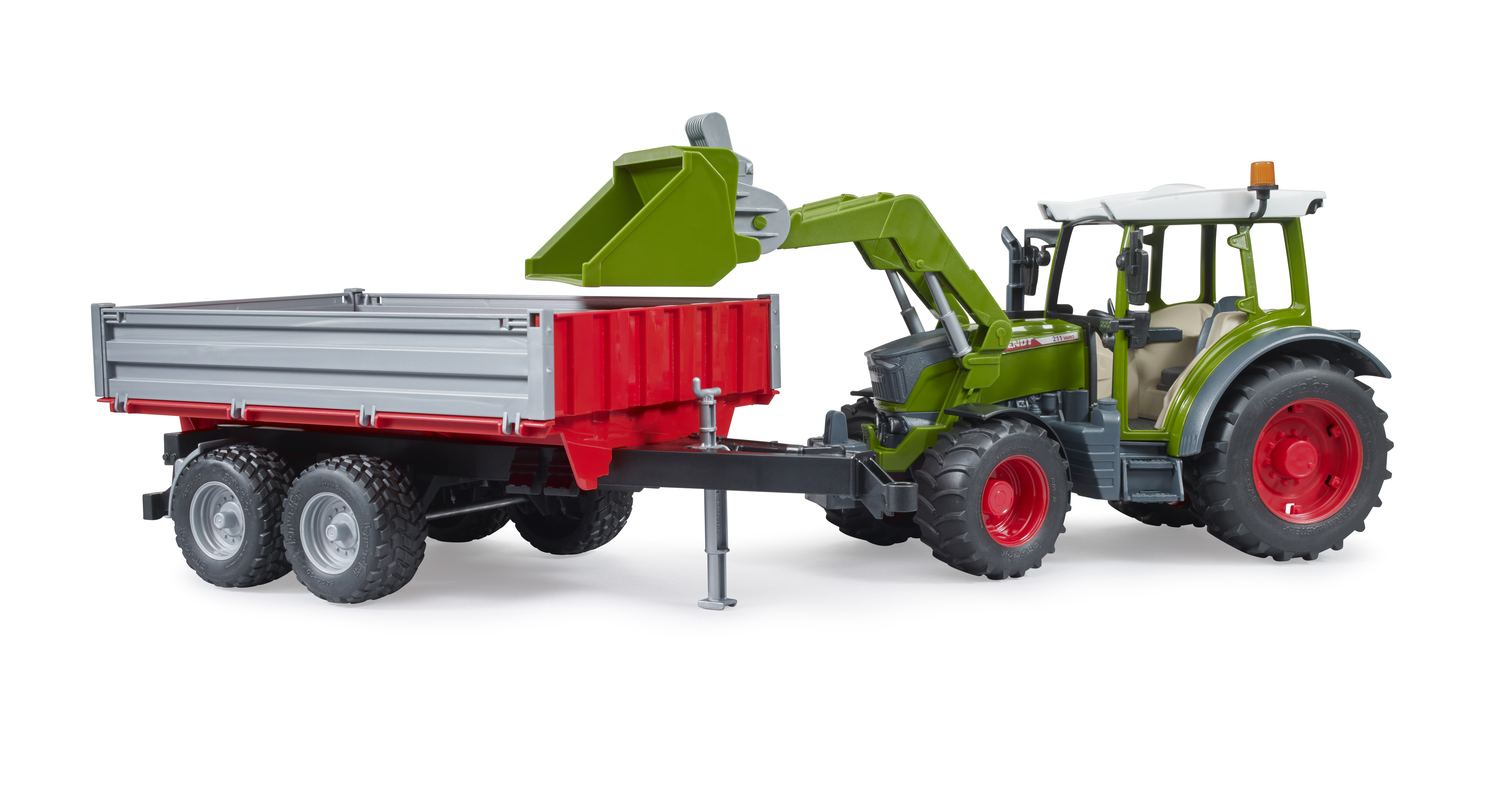 Fendt Vario 211 con cargador y remolque