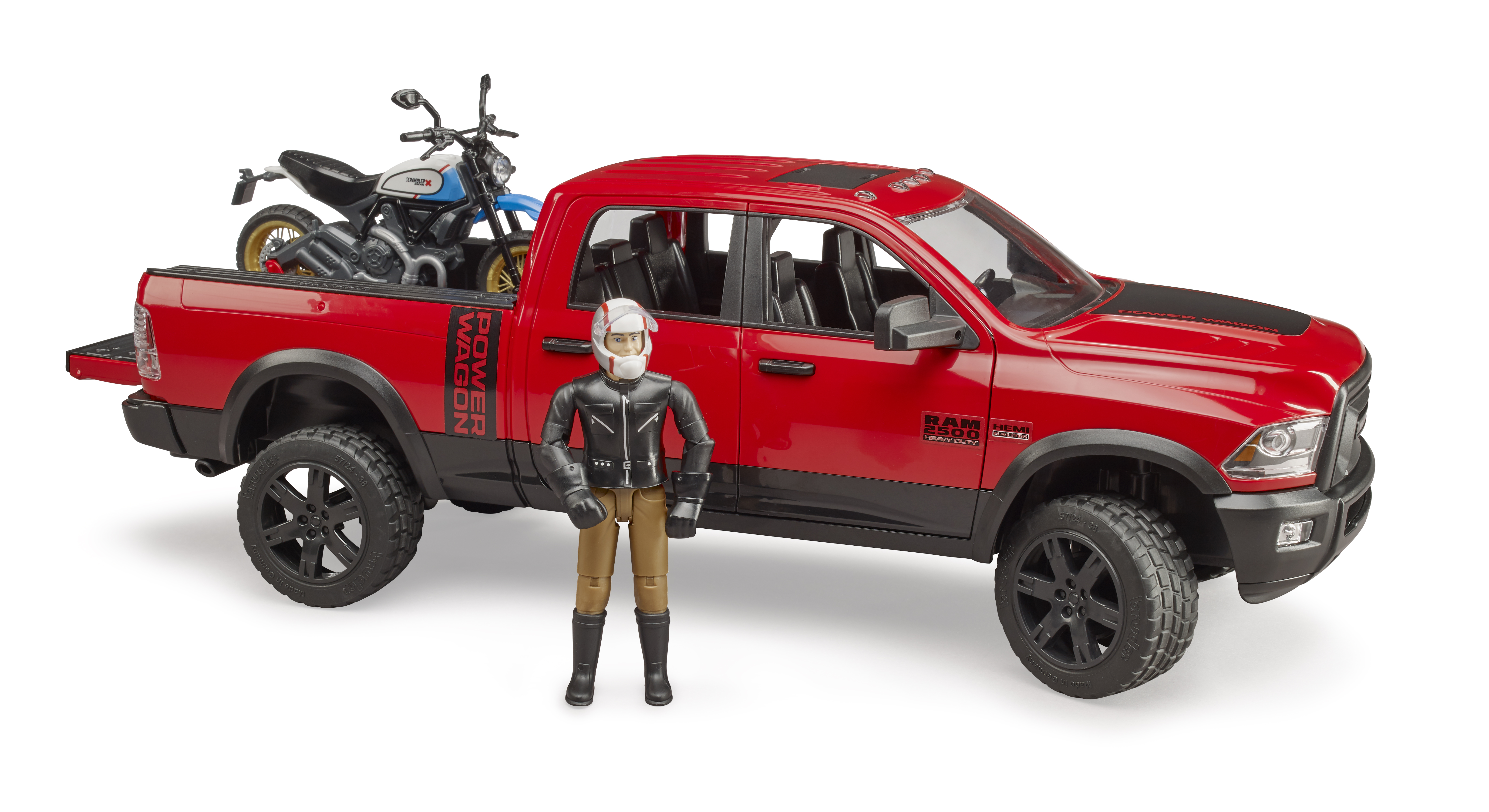 RAM 2500 Power Wagon mit  Ducati Desert Sled und Fahrer