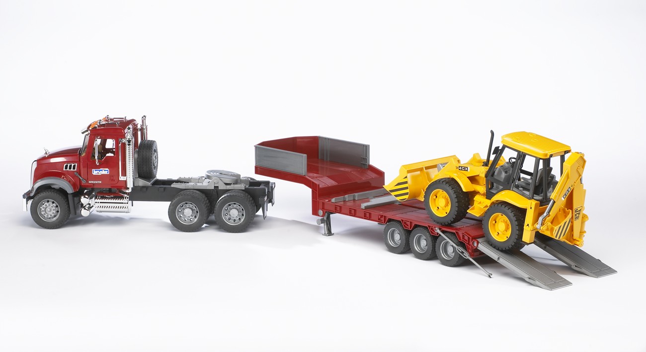 Remorque surbaissée MACK Granite et JCB 4CX Remorque surbaissée MACK Granite et JCB 4CX