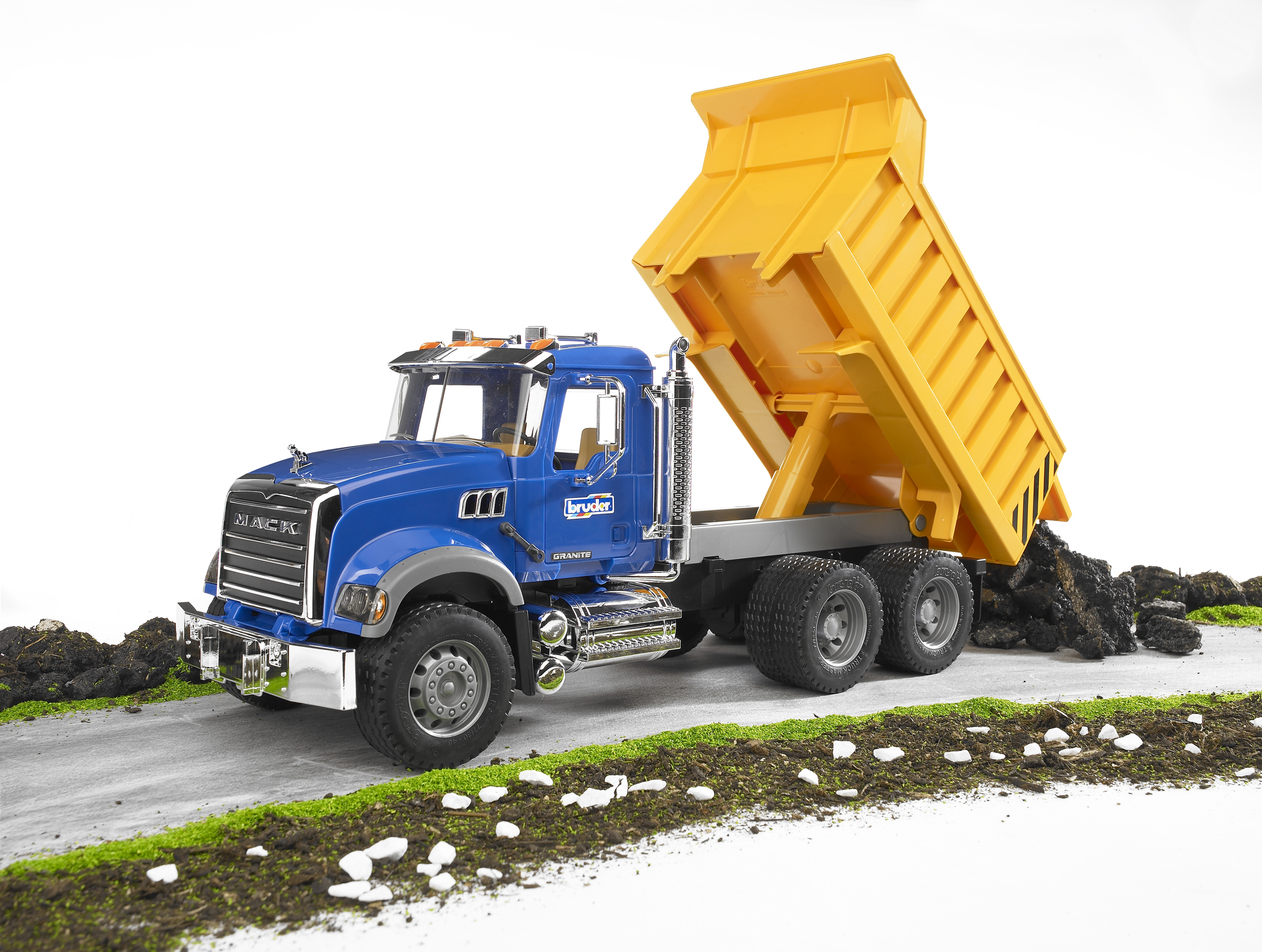 MACK Granite LKW mit Kippmulde MACK Granite LKW mit Kippmulde