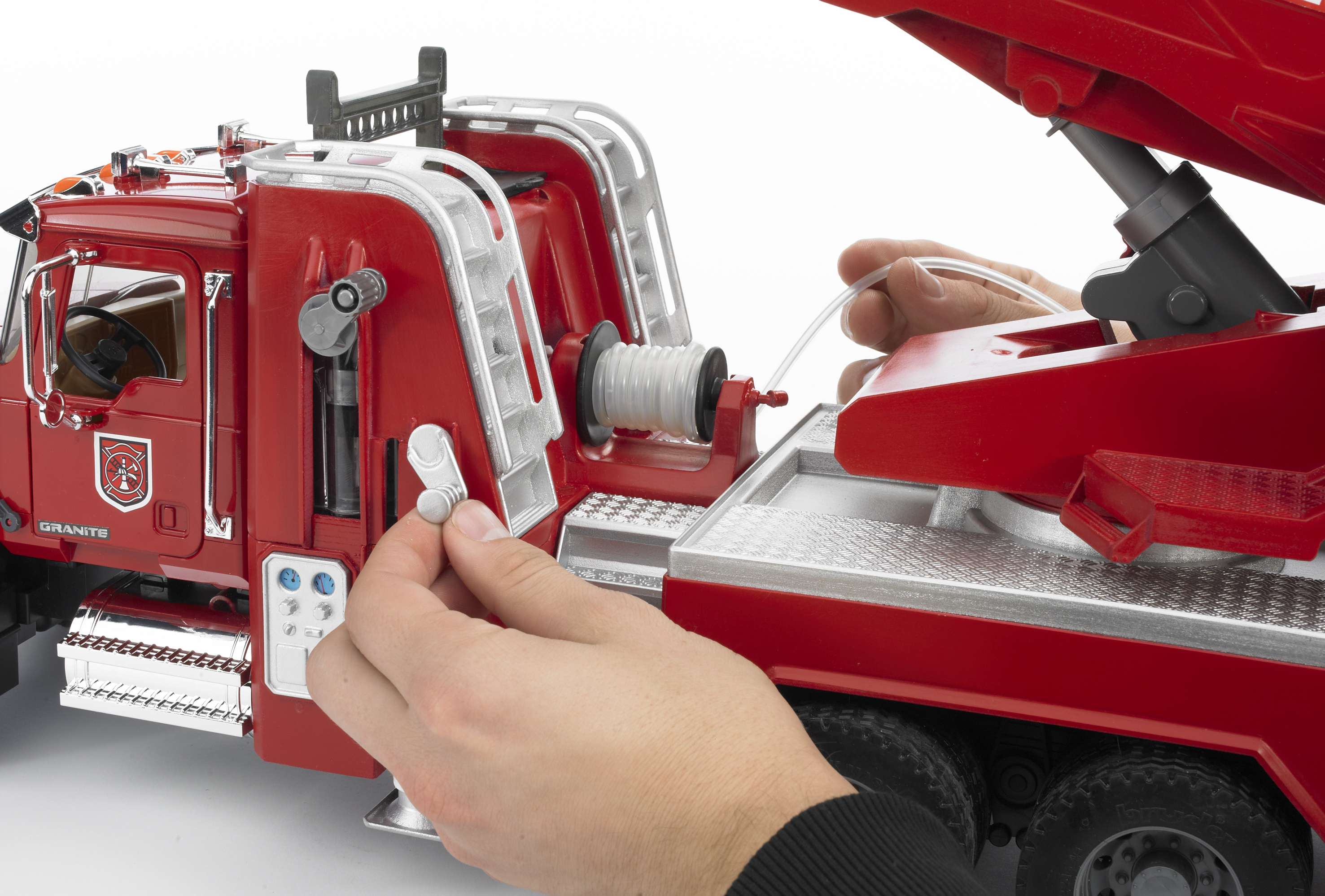 MACK Granite Feuerwehrleiterwagen mit Pumpe MACK Granite Feuerwehrleiterwagen mit Pumpe