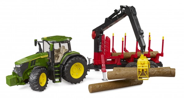 John Deere 7R avec remorque forestière et 4 troncs d’arbre