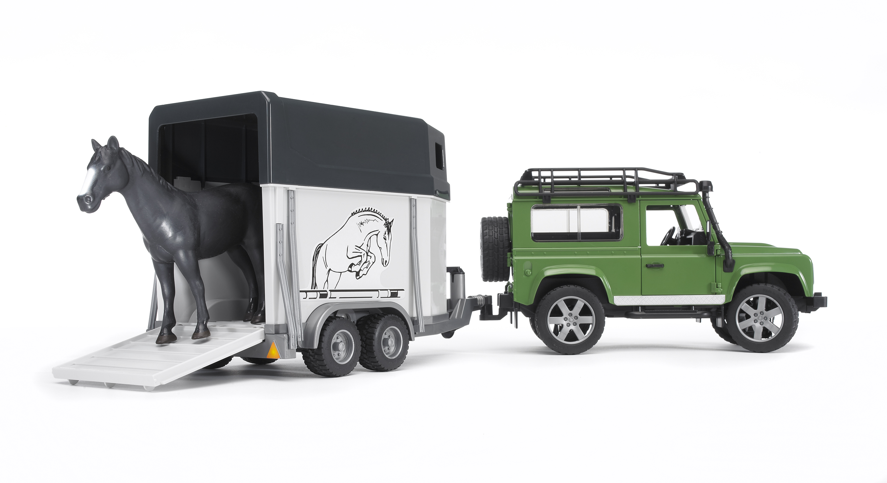 Land Rover Defender avec van pour chevaux