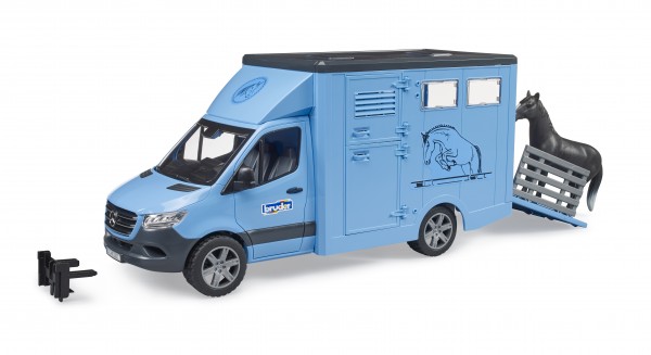 Camion Bétaillère Mercedes Benz Sprinter avec un cheval