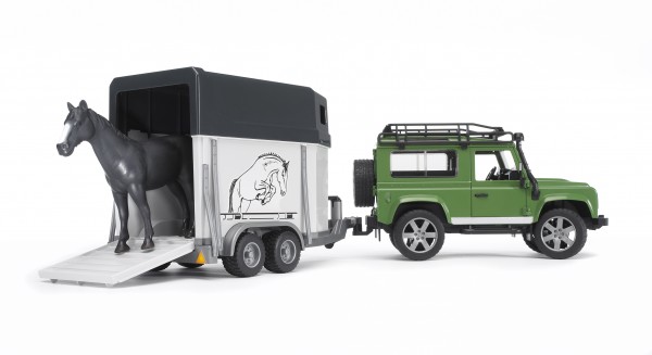 Land Rover Defender con remolque de caballos