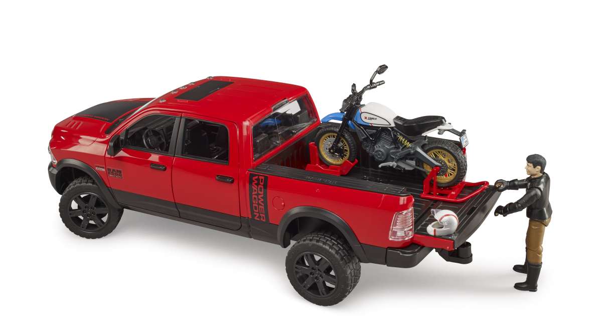 RAM 2500 Power Wagon con Ducati Desert Sled e cond