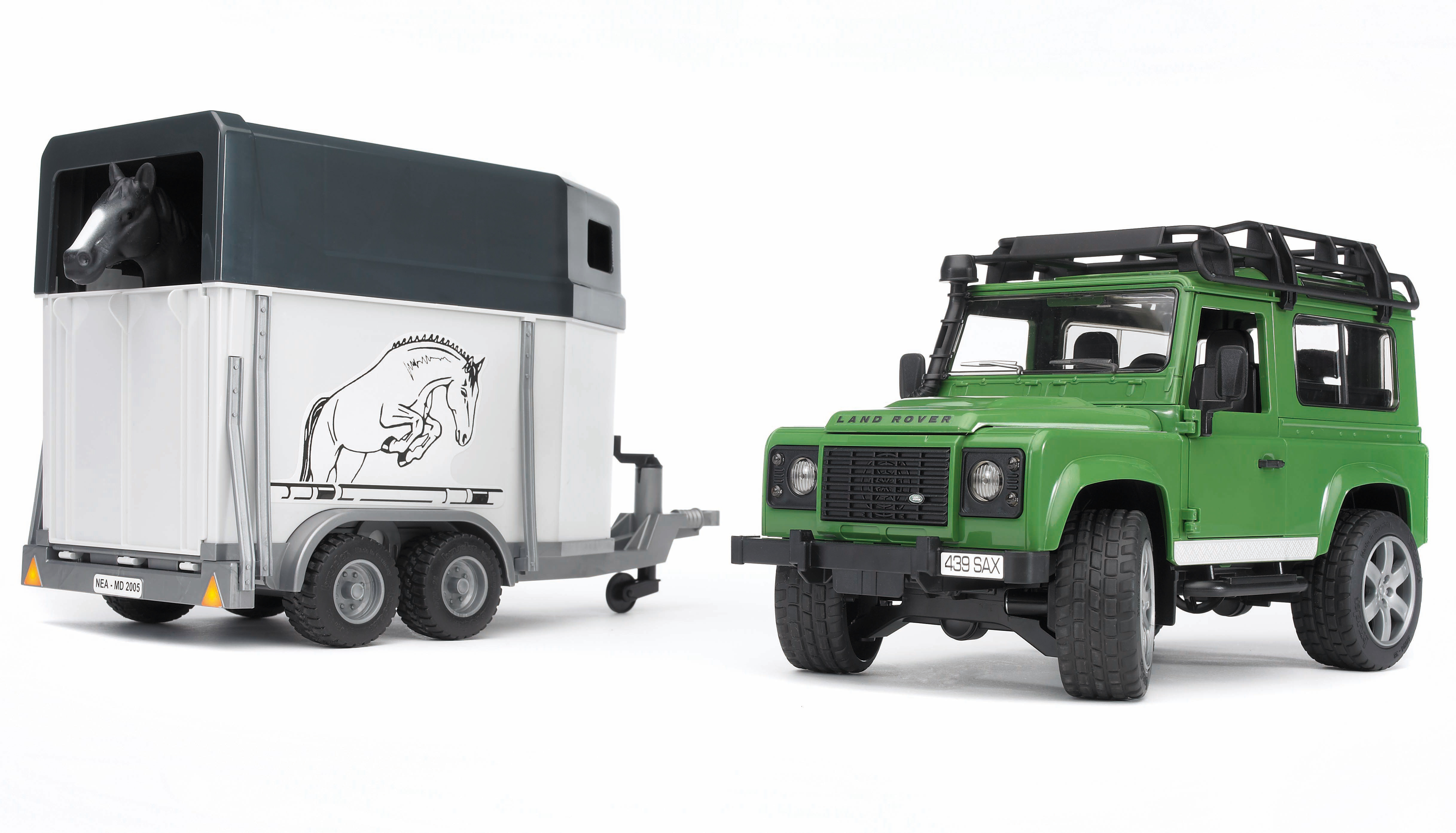 bruder 02593 land rover defender